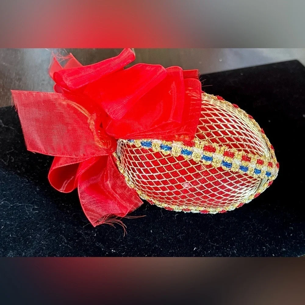 Vtg Christmas Ornament Egg Shap Wire Wrap W Red Blue Ribbon W Red Bow Gold Roses